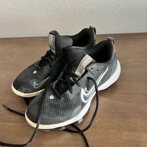 Boys mile trout baseballl cleats